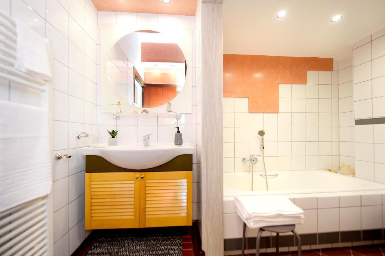 Martha'S Home Rhodes City Bagian luar foto